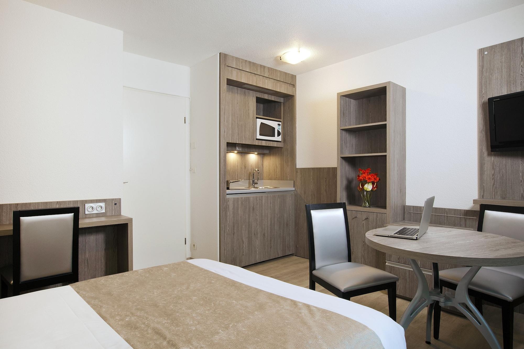 Sejours & Affaires Reims Clairmarais Aparthotel Buitenkant foto