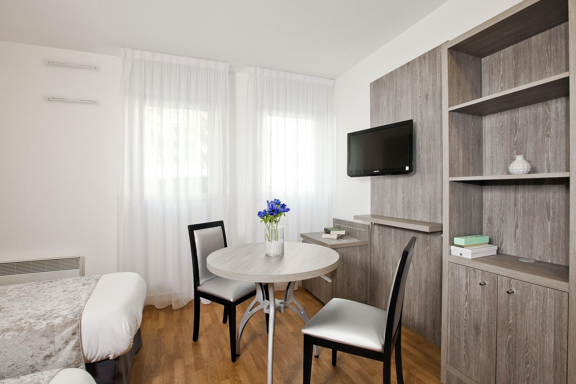 Sejours & Affaires Reims Clairmarais Aparthotel Buitenkant foto