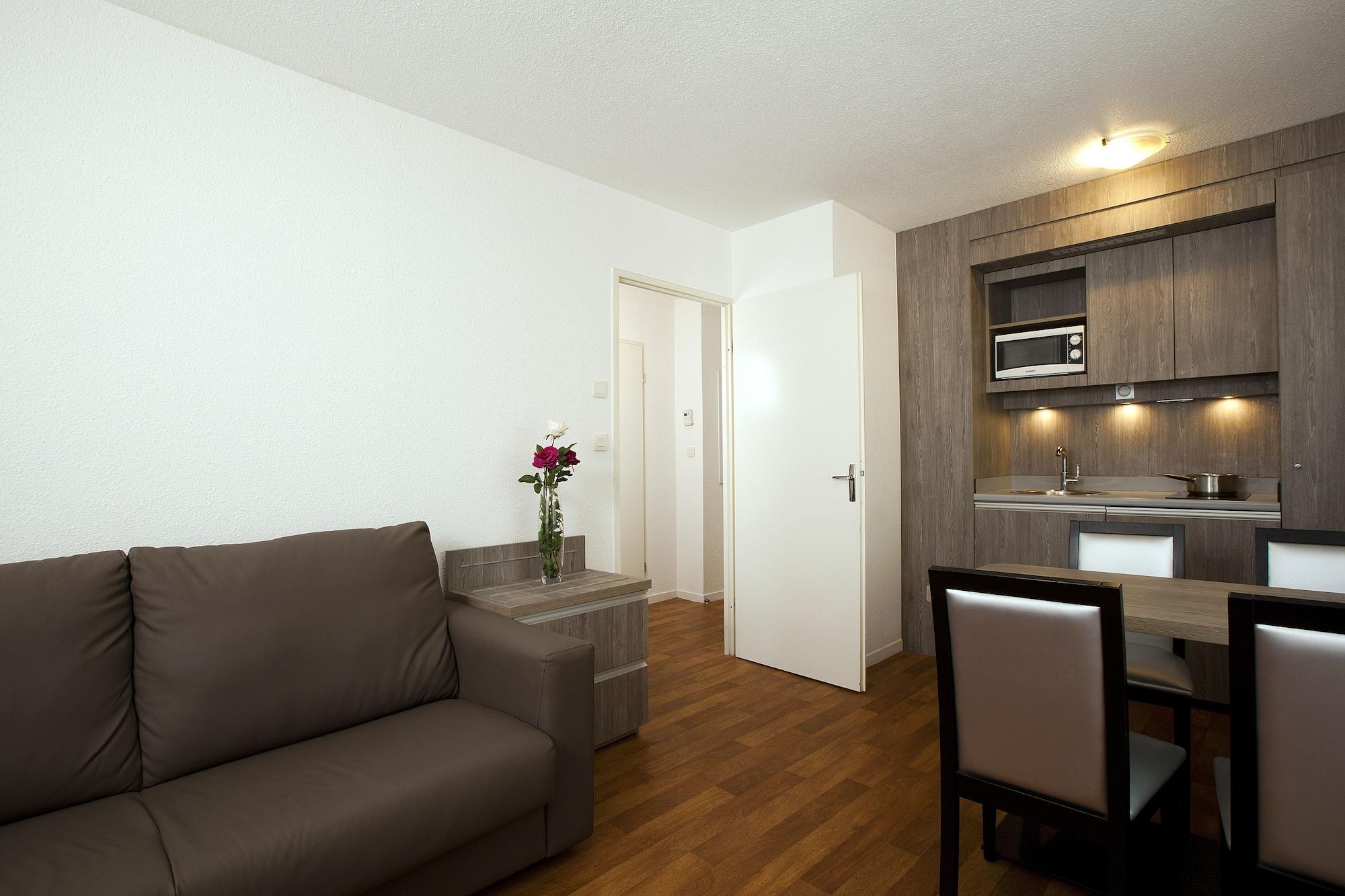 Sejours & Affaires Reims Clairmarais Aparthotel Buitenkant foto