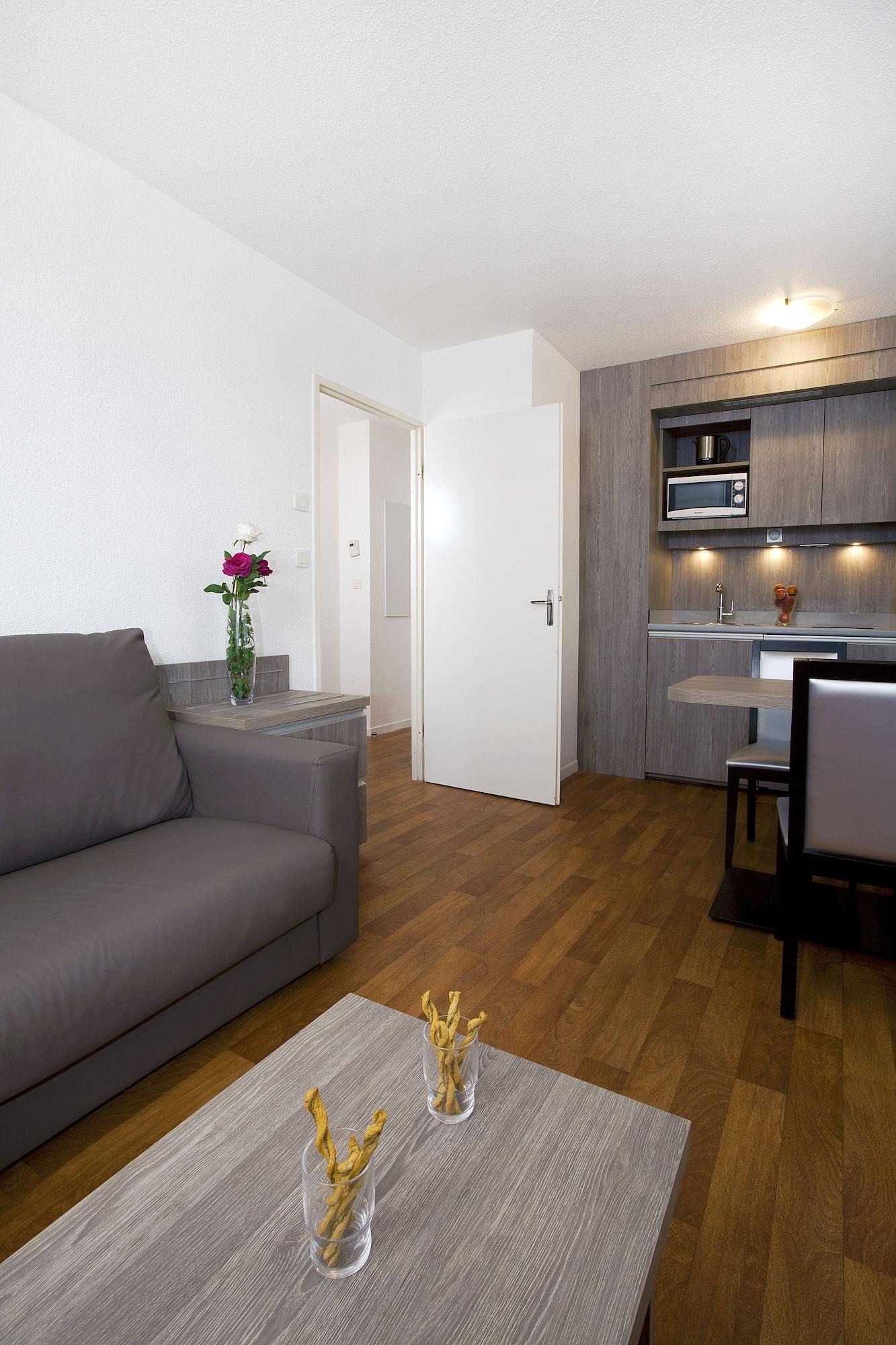 Sejours & Affaires Reims Clairmarais Aparthotel Buitenkant foto