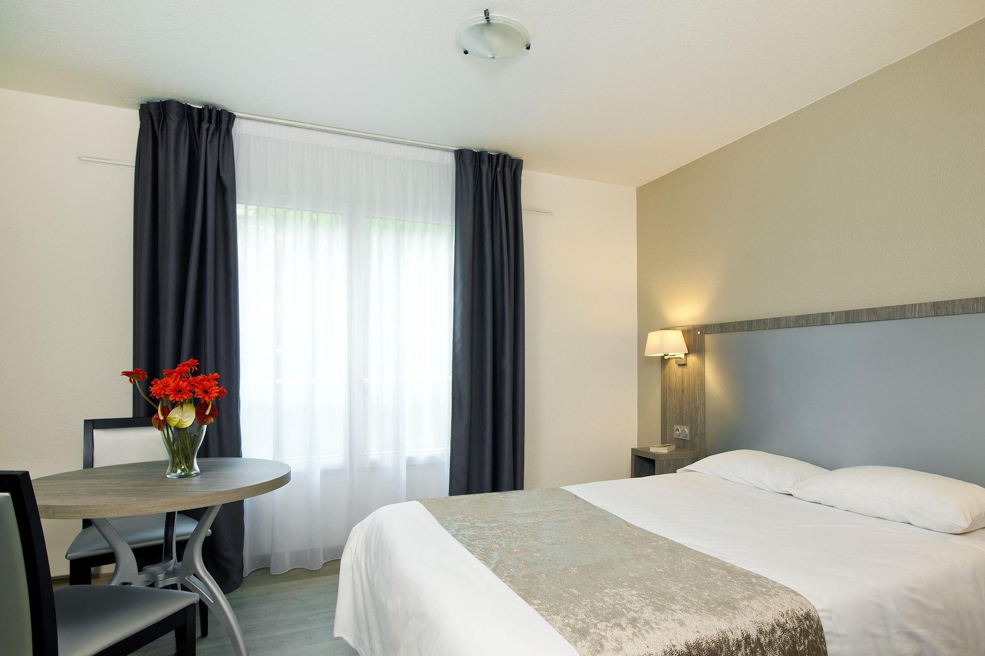 Sejours & Affaires Reims Clairmarais Aparthotel Buitenkant foto