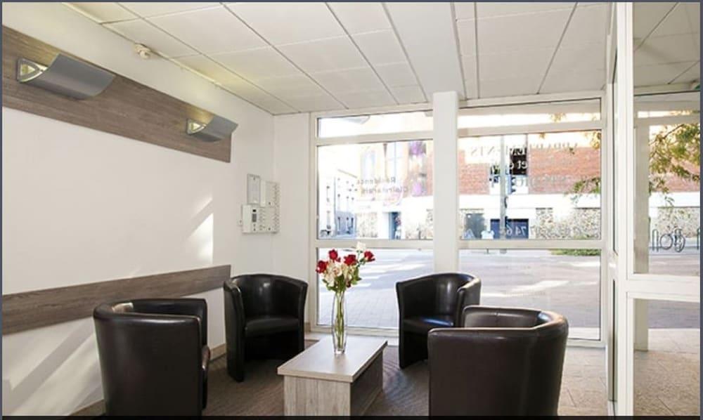 Sejours & Affaires Reims Clairmarais Aparthotel Buitenkant foto